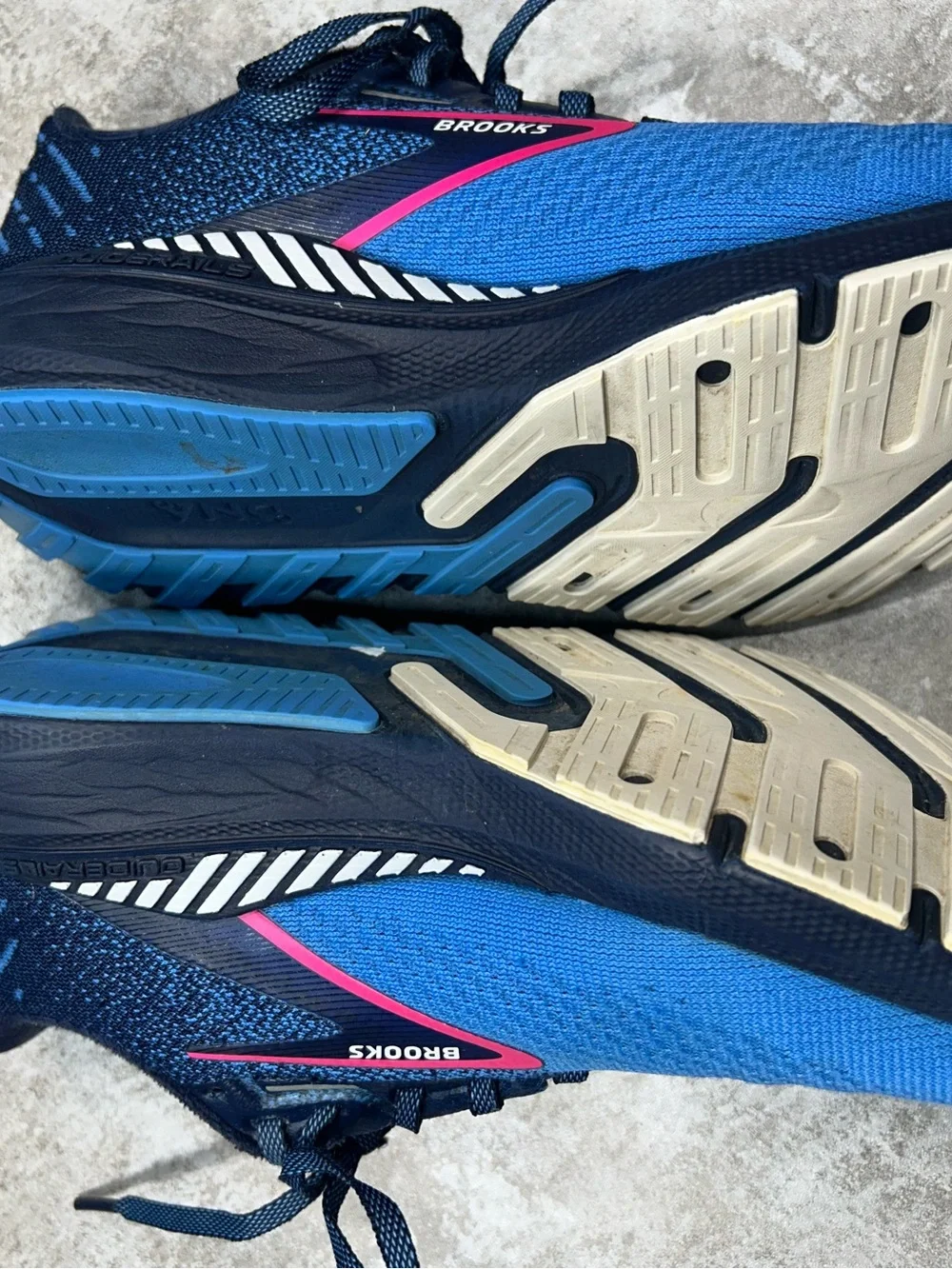 Brooks Launch GTS 10 Women’s Size 8 B Sneaker Shoes Athletic Running Blue, Pink